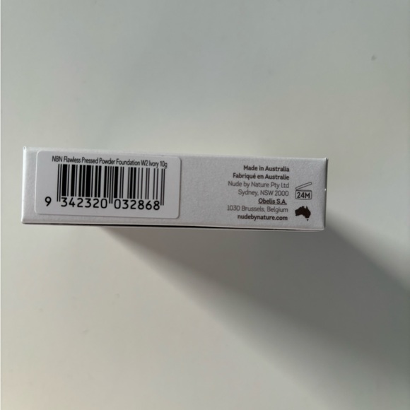 Nude by nature Flawless pressed powder foundation - Picture 2 of 3